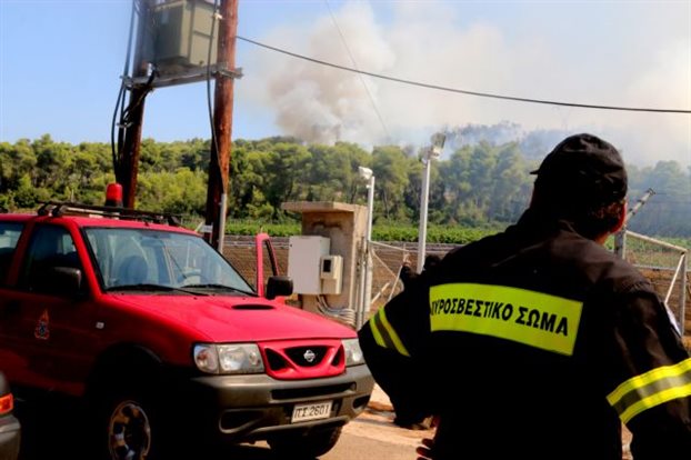 Πατρών – Πύργου: Συναγερμός στην Πυροσβεστική! Φωτιά στην εθνική και στα δύο ρεύματα