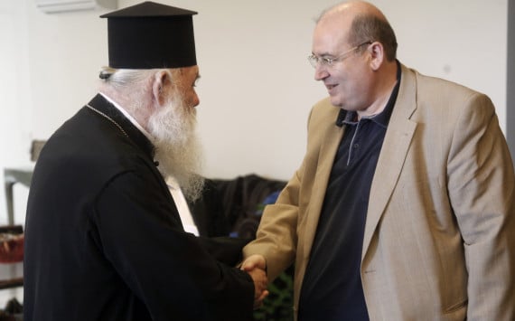 Ρίχνει τους τόνους η κυβέρνηση στην αντιπαράθεση με την Εκκλησία