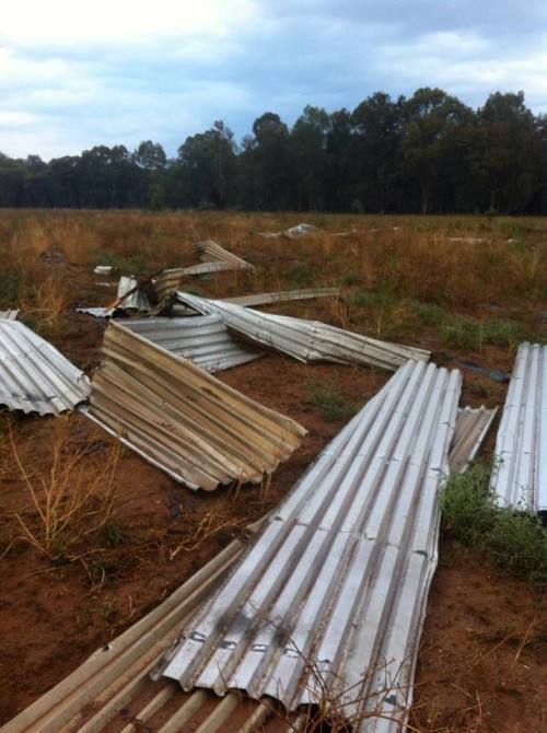 Σε απόγνωση οικογένεια στο Λιμνοχώρι Αχαΐας - Ο ανεμοστρόβιλος "εξαφάνισε" μέσα σε λίγα λεπτά την περιουσία τους! Ολοκληρωτική η καταστροφή - ΔΕΙΤΕ ΦΩΤΟΓΡΑΦΙΕΣ