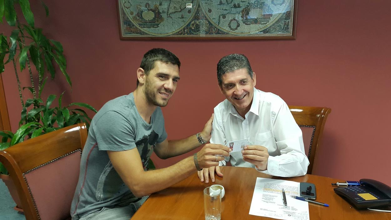 Οι κοκκινόμαυροι στο γραφείο του Αντιπεριφερειάρχη Αχαΐας!