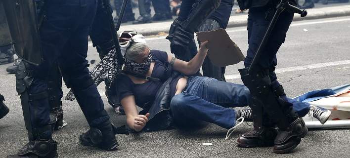 Ξανά στους δρόμους οι Γάλλοι για τα εργασιακά, έξι τραυματίες στο Παρίσι