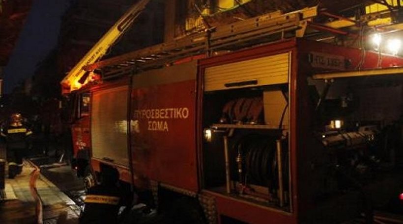 Πάτρα: Φωτιά απείλησε σπίτι στη Φωκαίας - Ξεκίνησε από την κουζίνα