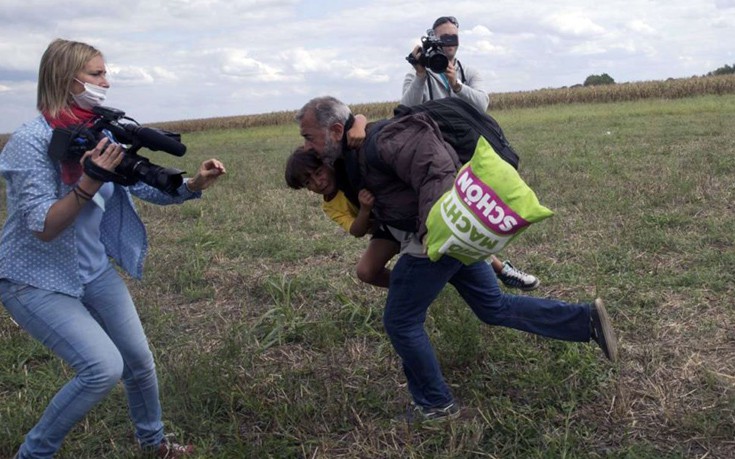 Ουγγαρία: Ποιες κατηγορίες απαγγέλθηκαν στην εικονολήπτρια που κλώτσησε μετανάστες - ΒΙΝΤΕΟ