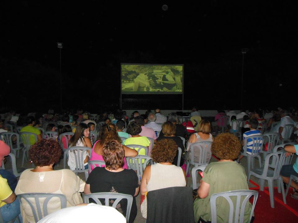 Πάτρα: Κινητός κινηματογράφος - Αλλαγή προβολής ταινίας