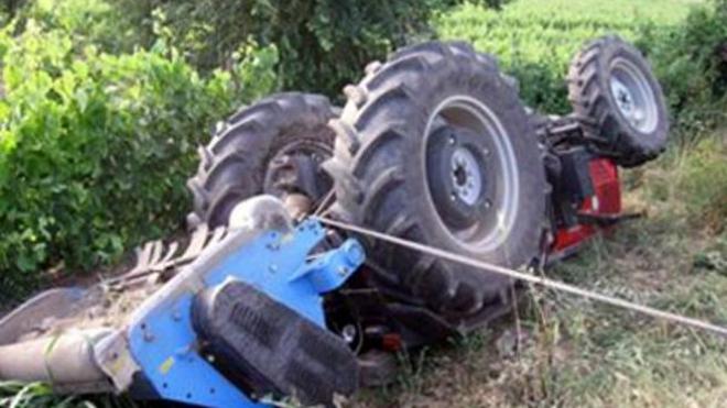 Ηλεία: 48χρονος καταπλακώθηκε από τρακτέρ - Σοβαρά τραυματισμένος