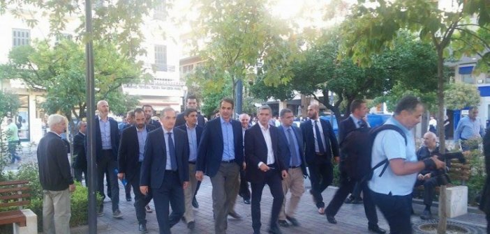 Η βόλτα και το καφεδάκι του Κυριάκου Μητσοτάκη στο κέντρο του Αγρινίου - ΔΕΙΤΕ ΦΩΤΟΓΡΑΦΙΕΣ