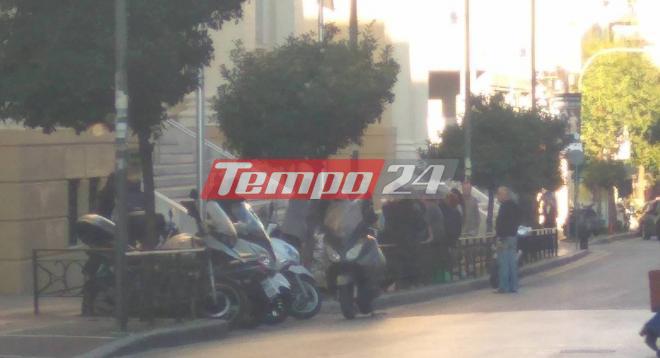 ΤΩΡΑ - Συγκέντρωση συμπαράστασης από αναρχικούς έξω από τα Δικαστήρια στους 5 συλληφθέντες της κατάληψης στο Μαραγκοπούλειο - ΔΕΙΤΕ ΦΩΤΟΓΡΑΦΙΕΣ