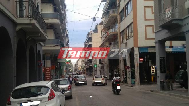 Πάτρα: Και το διπλοπαρκάρισμα... καλά κρατεί!