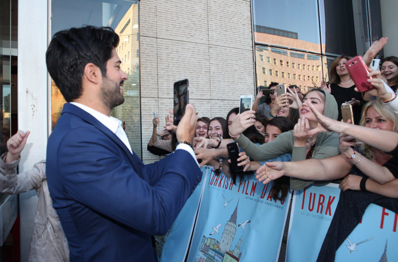 Ο Τούρκος πρωταγωνιστής τα έχασε με τους θαυμαστές του