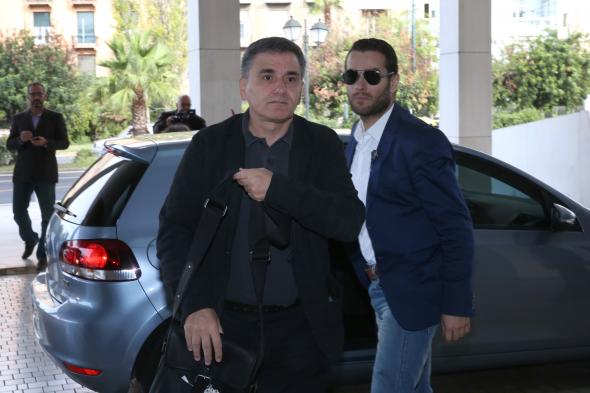 Απούσα η Βελκουλέσκου στη συζήτηση Τσακαλώτου με την τρόικα