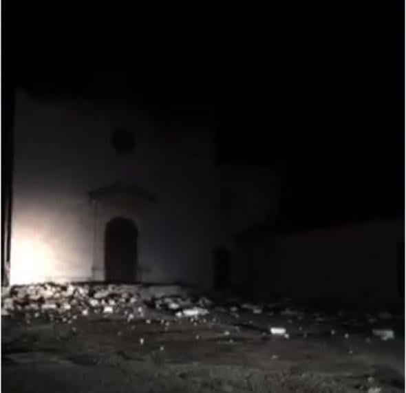 Κατέρρευσε η στέγη ναού στη Νόρτσια - ΔΕΙΤΕ ΦΩΤΟ