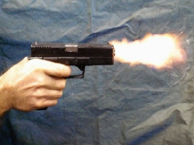 Άνδρας ντυμένος Φρέντι Κρούγκερ άνοιξε πυρ σε πάρτι για το Halloween