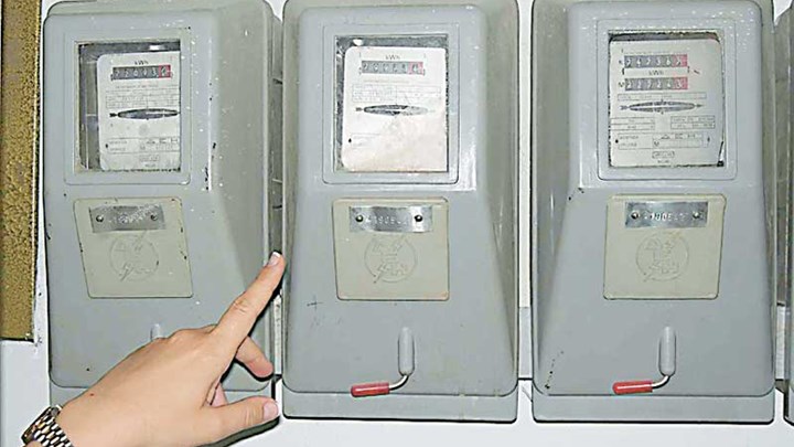 Μπλόκο στο κόλπο με τα... κρυμμένα τετραγωνικά