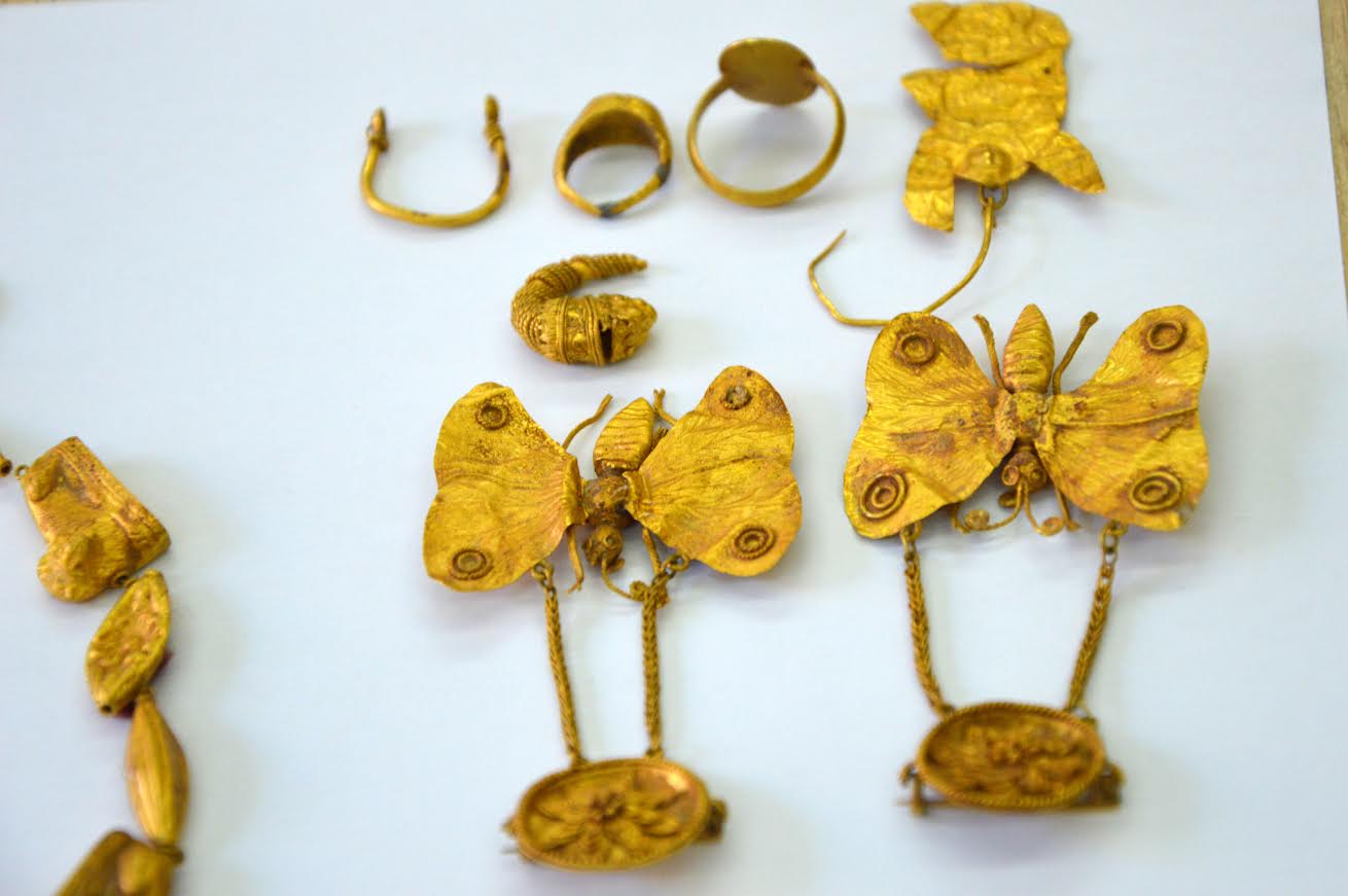 Πάτρα: ΚΥΚΛΩΜΑ ΑΡΧΑΙΟΚΑΠΗΛΩΝ - Ένας πήρε το δρόμο για τις φυλακές - 9 από τους 26 πέρασαν από τον ανακριτή - Ποιες ήταν οι αποφάσεις - Συνεχίζεται η διαδικασία