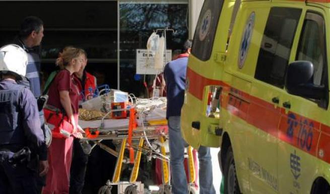 Έκοψε τις φλέβες της στη μέση του δρόμου - Σοκ στο κέντρο της πόλης