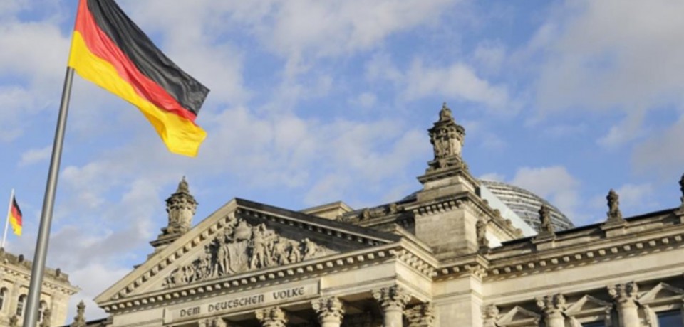 Μικρές αγγελίες: Ζητείται βουλευτής