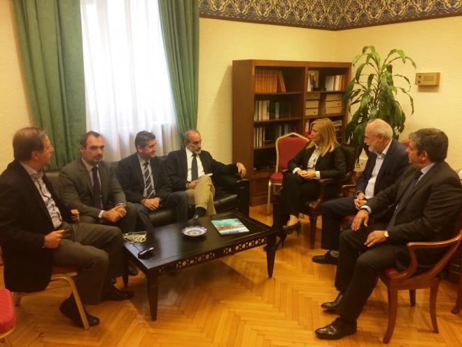 ΤΩΡΑ - Συνάντηση του Περιφερειάρχη Απ. Κατσιφάρα με την Φώφη Γεννηματά για την Πατρών Πύργου