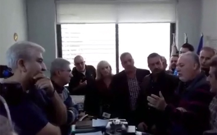 Εργαζόμενοι του ΕΚΑΒ εισέβαλαν στο γραφείο του προέδρου - Kαταγγελίες για "εκφοβισμό" BINTEO