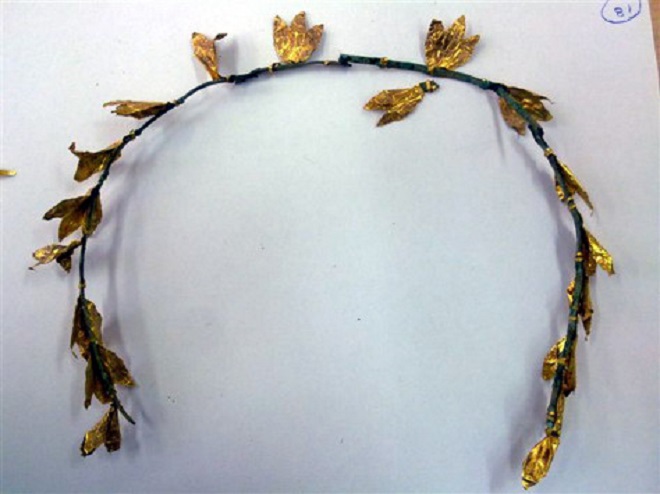 Αρχαιοκάπηλοι συνελήφθησαν με χρυσό στεφάνι ανεκτίμητης αξίας!