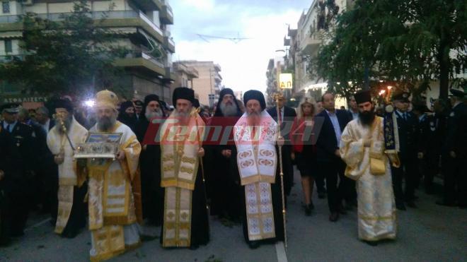 Με δάκρυα στα μάτια ο Μητροπολίτης Χρυσόστομος υποδέχθηκε στην Πάτρα την Αγία Ζώνη της Θεοτόκου - Σε προσκύνημα για πέντε ημέρες - ΔΕΙΤΕ πλούσιο ΦΩΤΟΡΕΠΟΡΤΑΖ και ΒΙΝΤΕΟ