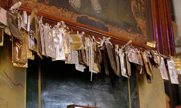 Έκλεβαν τάματα από εκκλησίες και τα πουλούσαν σε ενεχυροδανειστήρια