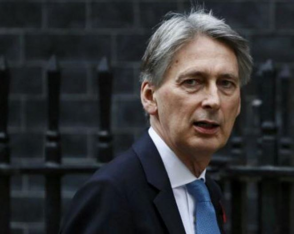 «Μαύρη τρύπα» 100 δισ. λιρών αντιμετωπίζει η Βρετανία