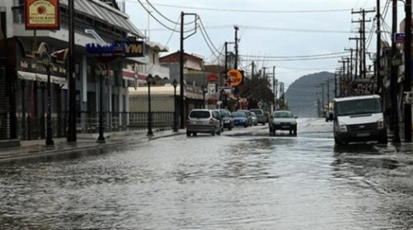 Πύλος: Αγωνία για ακυβέρνητο σκάφος - Σε εξέλιξη οι έρευνες του λιμενικού