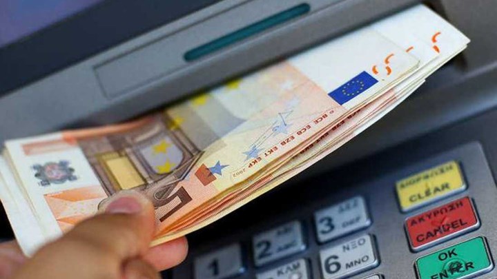 Capital controls: Προτάσεις Τραπεζιτών για αύξηση στο όριο ανάληψης μετρητών