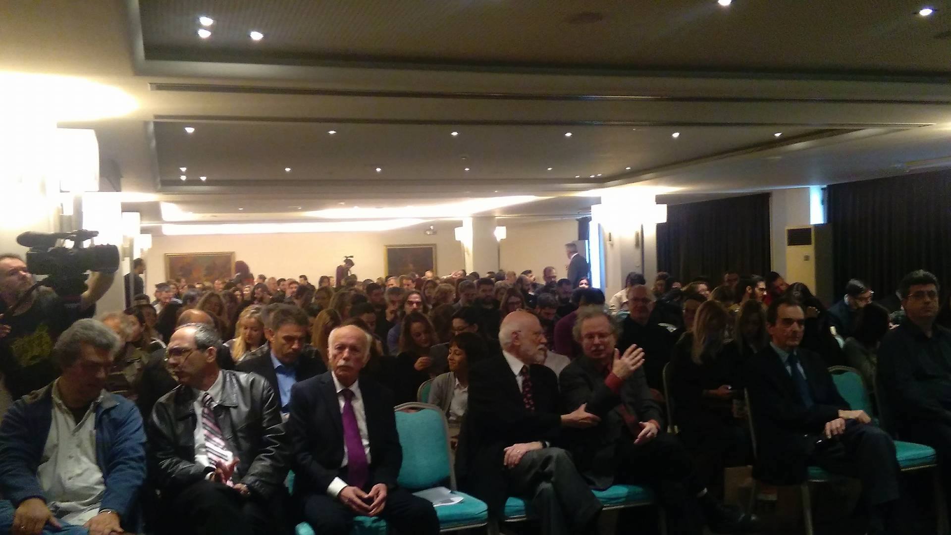 Θρήνος στην κηδεία της γυναίκας του Γιώργου Κατσαρού - Οι καλλιτέχνες που στάθηκαν στο πλευρό του ΦΩΤΟΓΡΑΦΙΕΣ