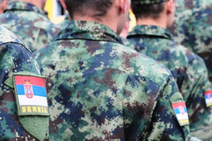 Σέρβοι στρατιώτες διαδήλωσαν στο Βελιγράδι