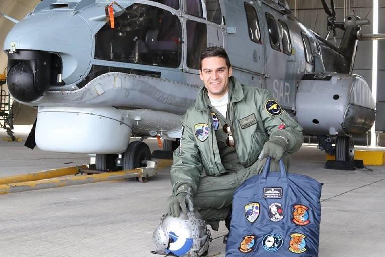 Ασυγκράτητος θρήνος στο Μνημόσυνο του πιλότου του μοιραίου Τσέσνα Σωτήρη Αντωνόπουλου - ΔΕΙΤΕ το συγκλονιστικό ΒΙΝΤΕΟ που έφτιαξαν στη μνήμη του