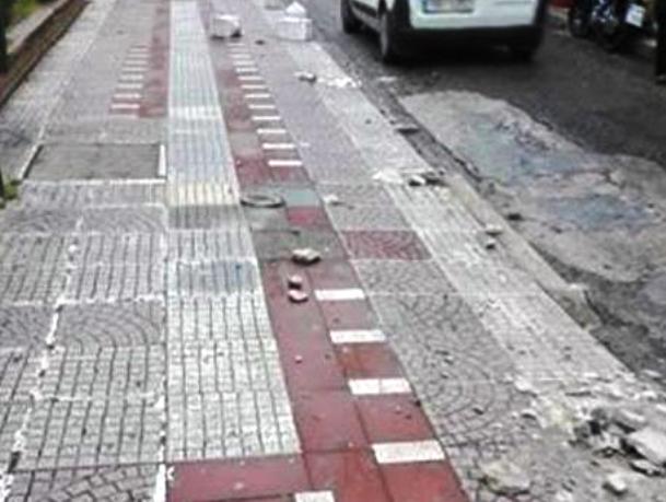 Οδηγός Ι.Χ "κούρεψε" κολονάκια και έφυγε σαν κύριος