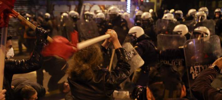 Ένταση και χημικά στα συλλαλητήρια κατά Ομπάμα - ΔΕΙΤΕ ΒΙΝΤΕΟ