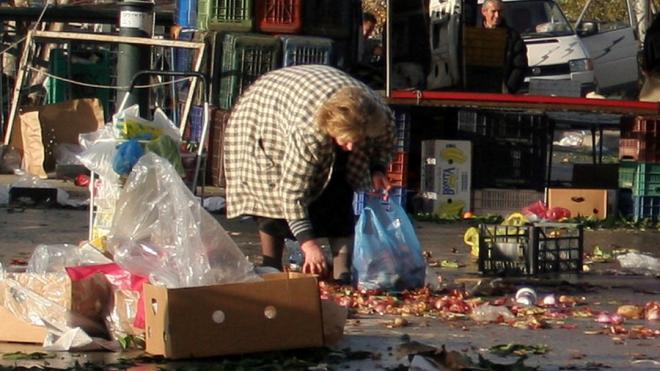 ΣΟΚ από ΟΟΣΑ: Πάνω από ένας στους τρεις Ελληνες είναι φτωχός