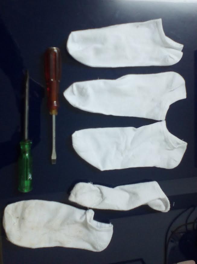 Αντί για γάντια... έβαλαν κάλτσες για να κλέψουν!