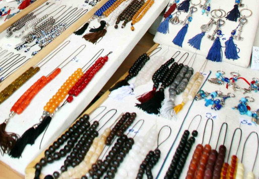 Για... γέλια και κλάματα! - Συνέλαβαν γεροντάκι που πούλαγε κομπολόγια