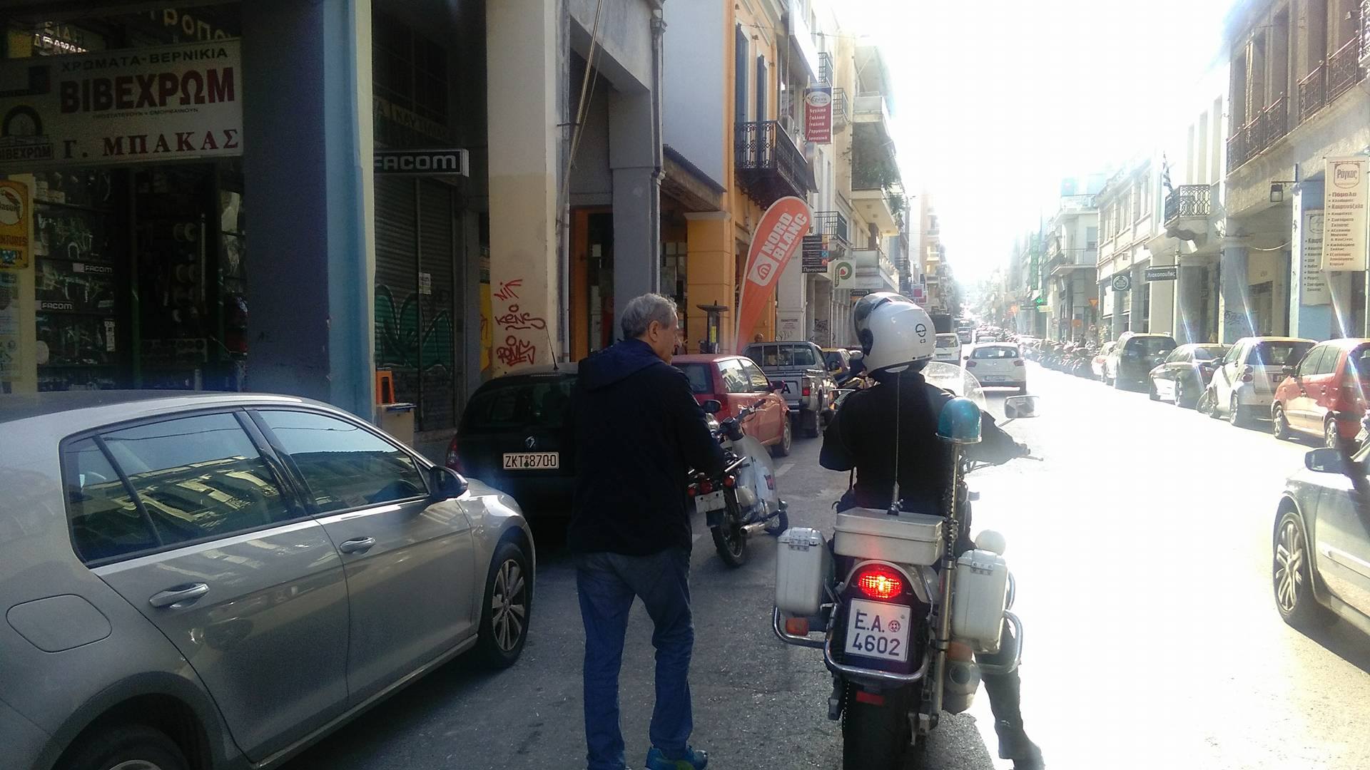 Πάτρα: Κλήσεις, πινακίδες και γερανός για να μπει τάξη στη στάθμευση