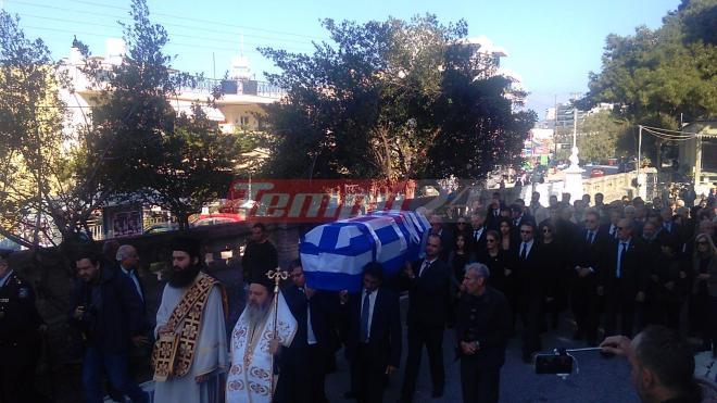 Πάτρα: Το τελευταίο αντίο στον Κωστή μας - Το αδιαχώρητο στο Α' Νεκροταφείο - ΦΩΤΟΓΡΑΦΙΕΣ και ΒΙΝΤΕΟ