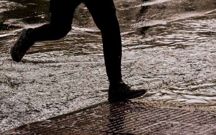 Άνοιξαν οι ουρανοί στην Αττική, χαλαζόπτωση σε αρκετές περιοχές - ΔΕΙΤΕ ΒΙΝΤΕΟ