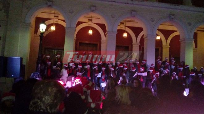Πάτρα: Η χορωδία του Αρσακείου στην πλατεία Γεωργίου