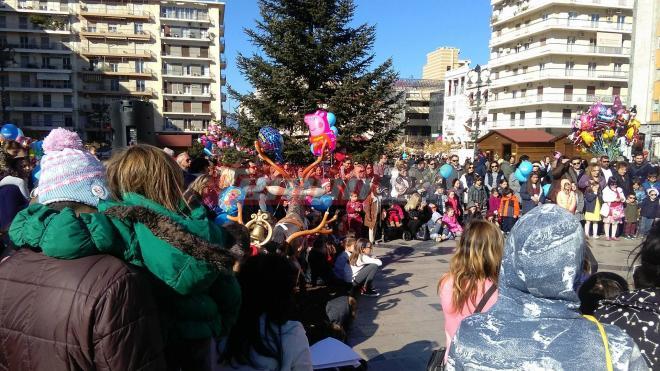 Το αδιαχώρητο στο κέντρο της Πάτρας - Η πόλη κινείται σε... εορταστικούς ρυθμούς, μέχρι τις 7 μ.μ. ανοικτά τα καταστήματα - ΔΕΙΤΕ ΦΩΤΟΓΡΑΦΙΕΣ