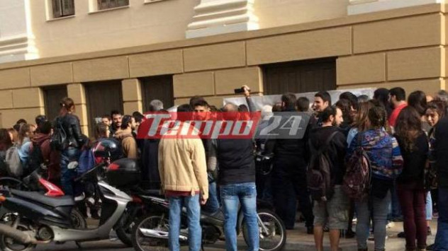 Πάτρα: Νεο "μπλόκο" στους πλειστηριασμούς - Ενοχλημένοι οι συμβολαιογράφοι για τις διαρκείς κινητοποιήσεις