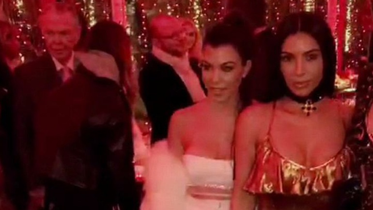 To χλιδάτο ρεβεγιόν Χριστουγέννων της οικογένειας Καρντάσιαν