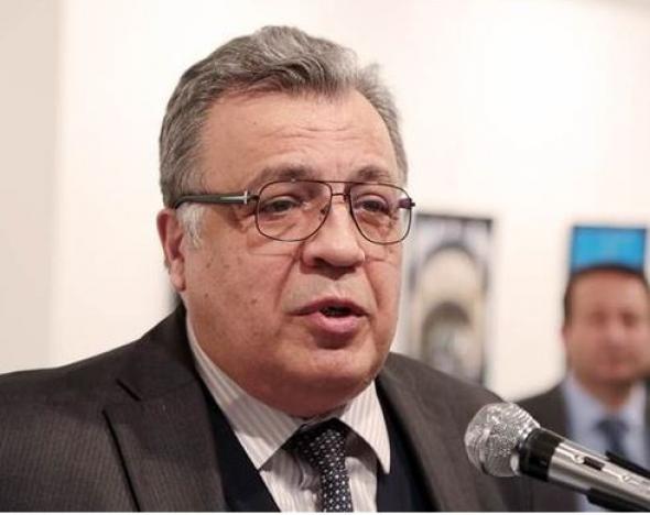 Πέντε σφαίρες στην καρδιά δέχθηκε ο Ρώσος πρέσβης - Ο δράστης καθόταν πίσω του πριν την εκτέλεση - ΔΕΙΤΕ ΦΩΤΟ