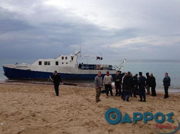 Καράβι με 45 πρόσφυγες «κόλλησε» στις ακτές της Πύλου - ΦΩΤΟΓΡΑΦΙΕΣ