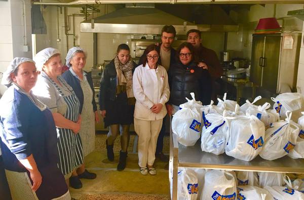 Γεύμα αγάπης για 700 συνανθρώπους από τη ΣΚΕΑΝΑ