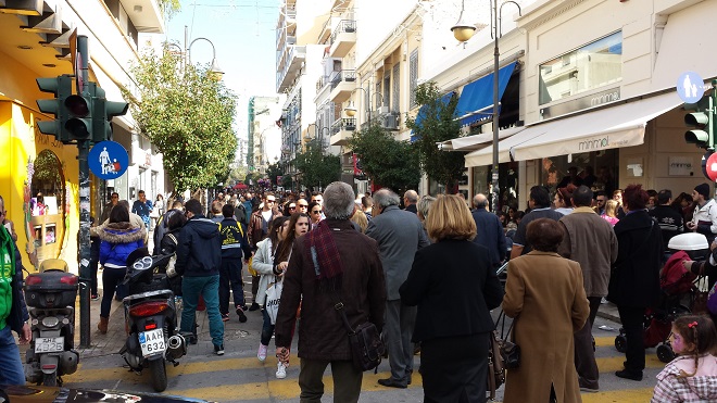 Πάτρα: Ανοικτά σήμερα τα καταστήματα μέχρι τις 8 το βράδυ - Σε αναθέρμανση της αγοράς ελπίζουν οι έμποροι