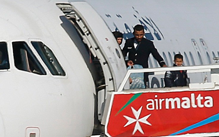Αεροπειρατεία στη Μάλτα: Ελεύθεροι 109 επιβάτες επιβάτες - Την απελευθέρωση του γιου του Καντάφι ζητά ο δράστης - ΒΙΝΤΕΟ - ΝΕΟΤΕΡΑ