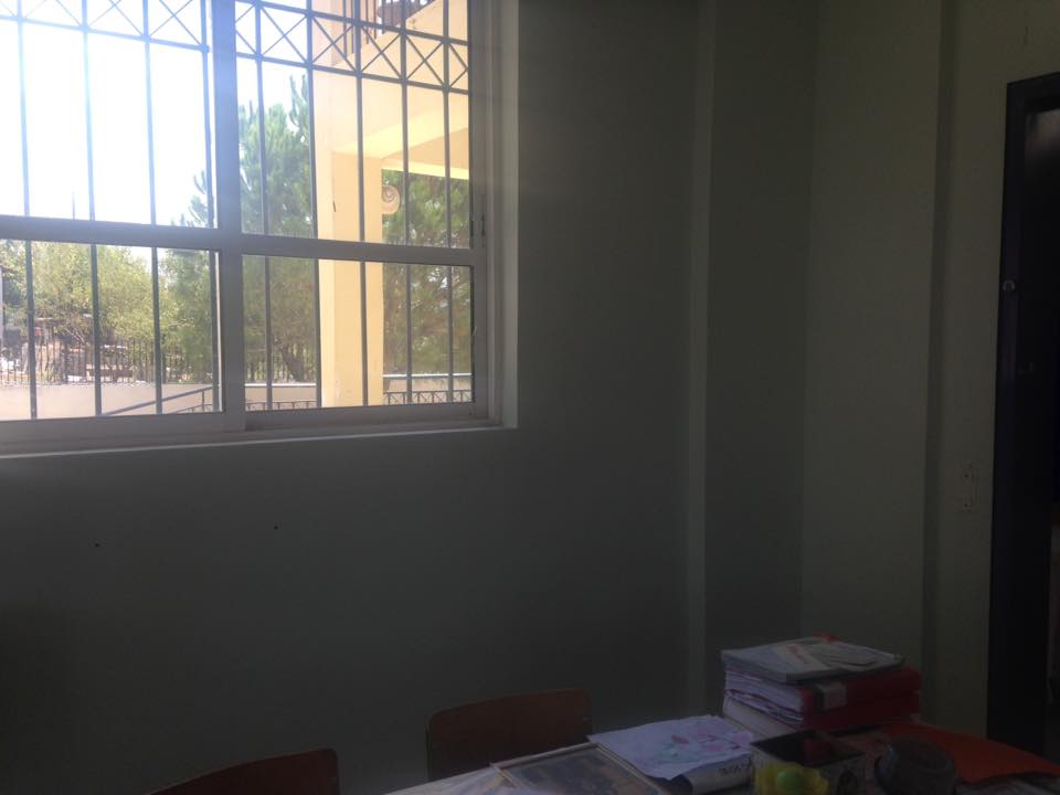 Αχαΐα: Γονείς παίρνουν την υπόθεση του κτιριακού προβλήματος πάνω τους! «Χτίζουν» σχολική αίθουσα για να βγάλουν τους μαθητές από το κοντέινερ!