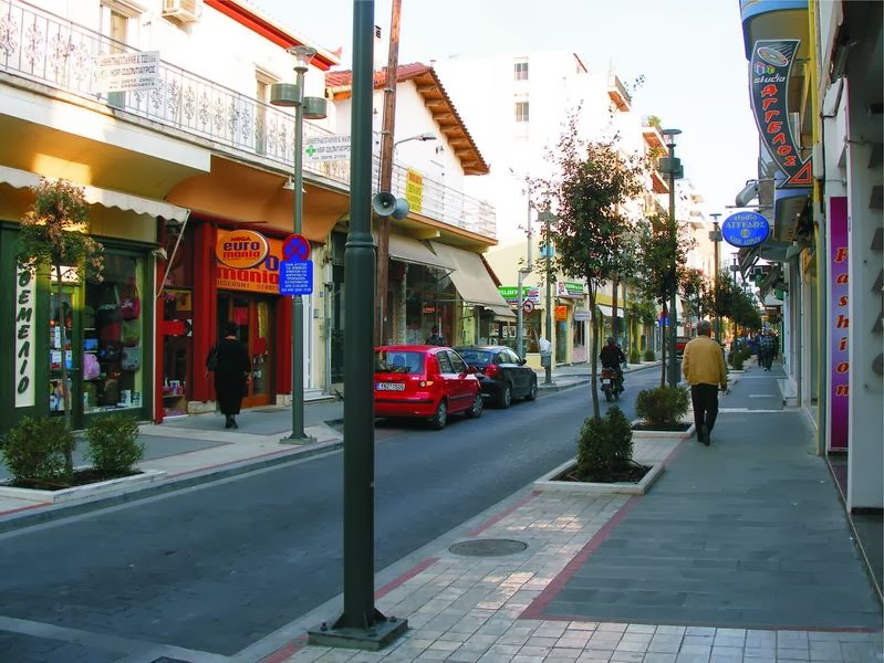 Προαιρετικά ανοικτά τα εμπορικά απόψε στο Αίγιο